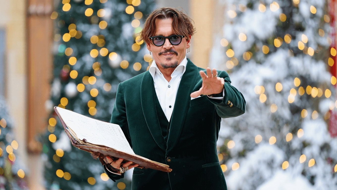 Johnny Depp, il nuovo ruolo della star accenderà il vostro spirito natalizio!