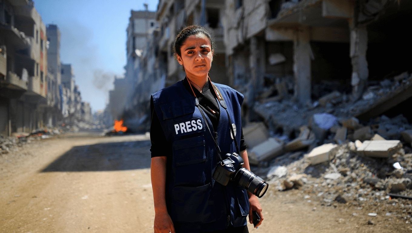 Put Your Soul on Your Hand and Walk: Gaza raccontata dalla fotoreporter scomparsa Fatma Hasson