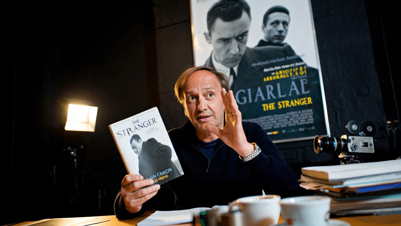 Lo Straniero, intervista a Ozon: "Il mio Meursault, tra bianco e nero e il mito di Delon"