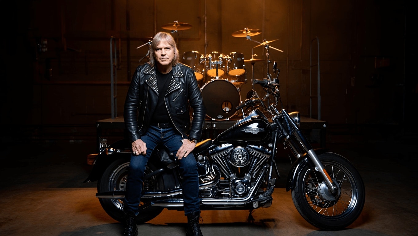 Iron Maiden: Burning Ambition, la band svela il segreto delle loro canzoni in una clip esclusiva