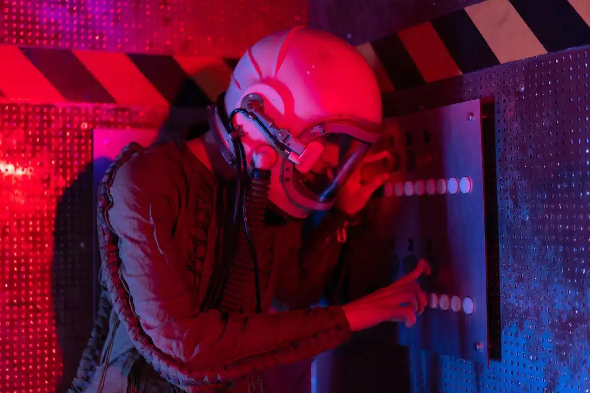 L'equipaggio della Rocinante nella sala di comando della nave spaziale.