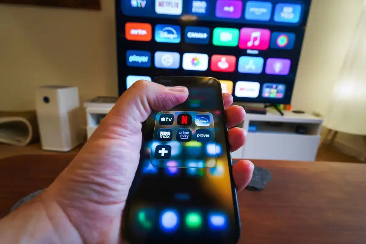 Interfaccia di una piattaforma streaming con titoli di serie TV
